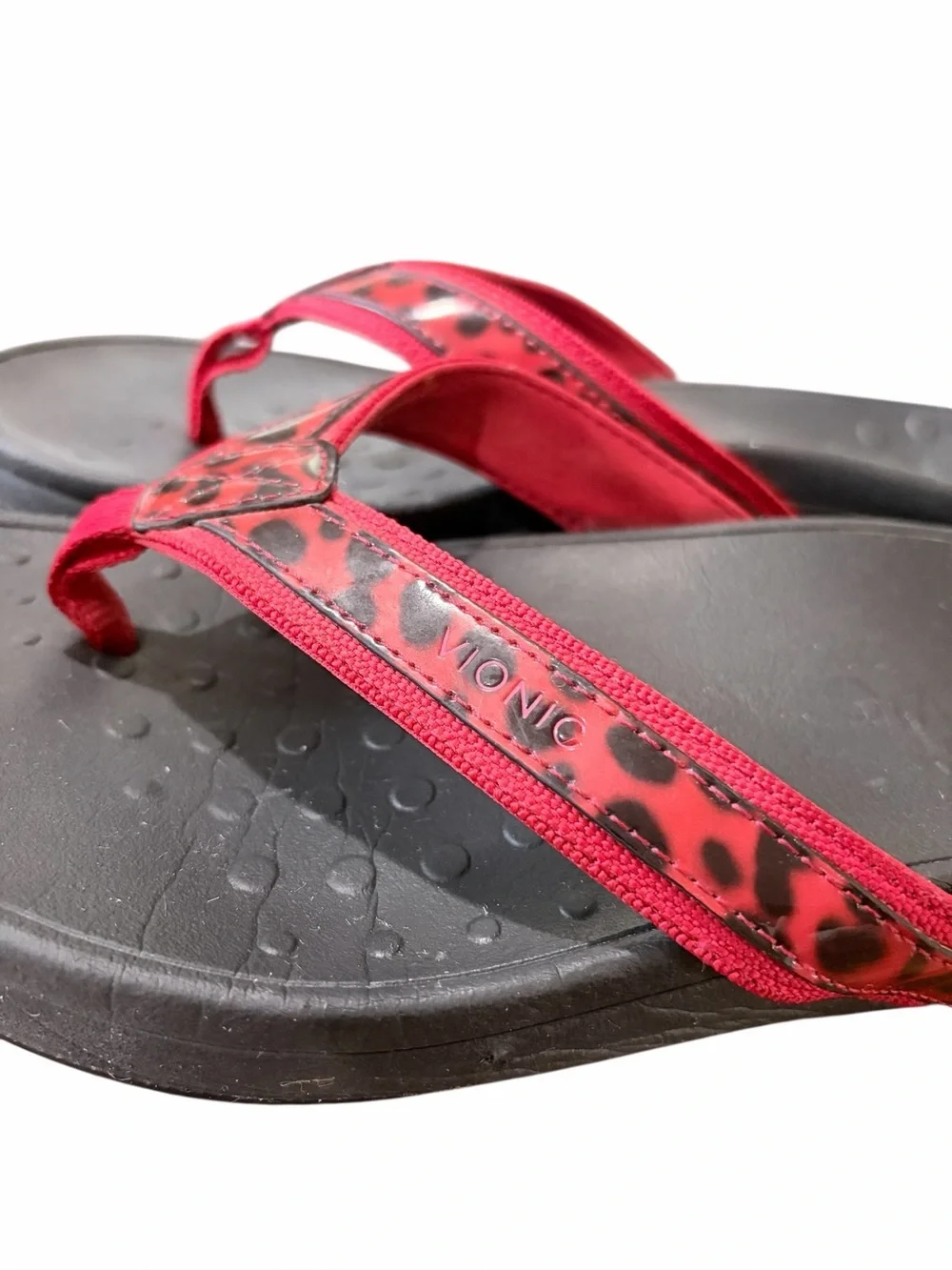 VIONIC High Tide Flip-Flops Platform Thongs Red Leopard Print Sandal Womens